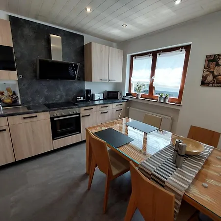 Ella Am Eifelsteig Apartman