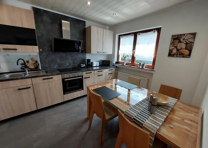 Ella Am Eifelsteig 公寓